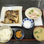 Fukuuo Shokudou - 鯛のアラ炊き定食