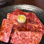 焼肉・冷麺 三千里 - 細かい脂身が入ったカルビが旨そう！