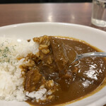 昔ながらの喫茶店 友路有 - 朝カレーセット７８０円。お肉ゴロゴロで、コクのあるタイプですが、見た目以上にスパイシーで、とても美味しかったです（╹◡╹）