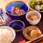 お酒と創作和食を楽しむお店 酒彩 たなか - 鰆の塩焼きと御刺し身膳