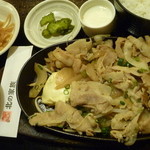 北の家族 - 豚バラと野菜の生姜焼き定食　税込６８０円