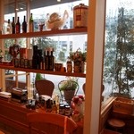 トラットリア・アルモ - 窓際の棚