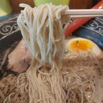 ひできよラーメン - 細い博多風の麺