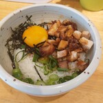 ひできよラーメン - 角切りチャーシューと卵黄の親子丼
