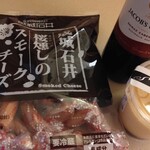成城石井 - 料理写真:成城石井スモークチーズ459円(税別)・赤ワイン690円(税別)・特製焼きプリン259円(税別)