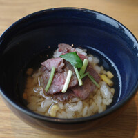 スカイグリルブッフェGOCOCU - 朝食ビュッフェ(3388円)のだし汁で食べる兵庫県産牛ローストビーフめし