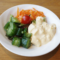 スカイグリルブッフェGOCOCU - 朝食ビュッフェ(3388円)のキュウリのミントマリネ、キャロットラペ、卵サラダ、サニーレタス、プチトマト