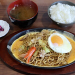 Yakisoba A - ソース焼きそば＋ランチセット＋目玉焼