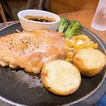 BISTRO309 - これも、メニュー写真よりもメインのチキンちゃんが
                      ちょっと寂しい感じが…(ㅎ.ㅎ )ﾆｸｶﾞﾁｯﾁｬｲ…