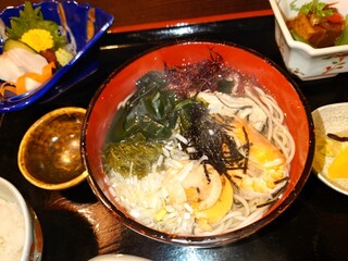 Rakumitei Waooyama - 海老、ホタテ、牡蠣、たっぷりの海藻類