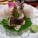 みえ田 - ◆お刺身・・この日は旬の「チップ（姫マス）の炙り」と平目。。どちらも甘みがあり美味しい。 
      切り身の大きいこと。^^ 
      