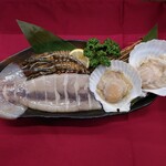 海鲜拼盘 (宜野座的对虾，扇贝，鱿鱼)