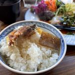 あったかごはんと珈琲とお酒 マルタ - サバのニラソース（中華ふう）　1100円　+　野菜2種→5種　200円
ごはんお替り無料