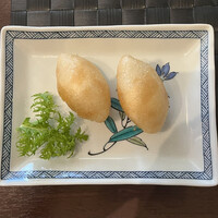 家寶 跳龍門 - 海老入りもち米揚げ餃子　豚肉も入って複雑な甘い味わい