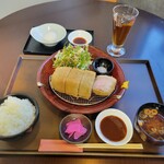 肉食堂 ハレノヒミート - 超厚切り5ｃｍとんかつ定食　1850円