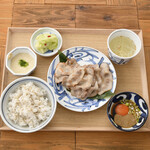 Anchisuteki Tororo Mugimeshi Butamaru - あんちすてーき 豚丸元味 Ｂ定食