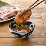 Anchisuteki Tororo Mugimeshi Butamaru - あんちすてーき 豚丸元味（たまごまポン酢）