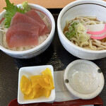 Raku Zen - ミニマグロ丼、味噌汁を＋220円でミニ麺へ変更
