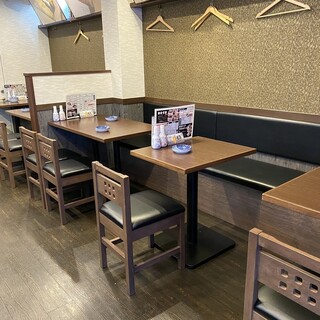 [Table & Counter] Enjoy with like-minded friends in a relaxing atmosphere!
