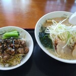 らーめん 一代 - 参考画像(とんこつしょうゆらーめん焼豚ごはんセット、1000円)