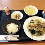 紅葉亭 - 肉野菜炒めセット800円（ごはん少し）