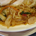 彩華ラーメン - 麺とスープ