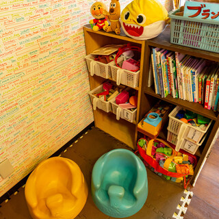 Kids space and kids menu, fun for the whole family♪