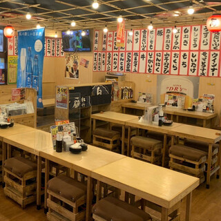 まるで屋台！明るく賑やかな空間で楽しくお食事♪