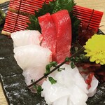 寿司 築地日本海 - お刺身盛り合わせ　真鯛、マグロ、水蛸