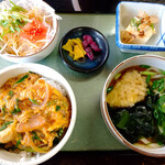 天寶 - 本日のランチ（ミニ親子丼+ミニわかめうどん）700円