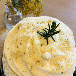 サカノウエカフェ - ローズマリーの飾りがオシャレだなぁ