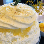 サカノウエカフェ - たっぷりかるーいカスタードエスプーマ♪