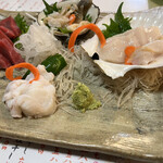 居酒屋 八兵衛 - 本鮪赤身　北寄　ホタテ　活たこ　美味い