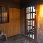 カナ - 北中城村・屋宜原の琉球料理・イラブー料理「カナ」さん。個性的で、予約困難なお店だ