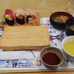 さかな大食堂渚 - 予め用意されていた寿司、まぐろ汁と茶蕎麦