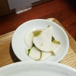 キッチン ブルー グローブ - お新香のアップ