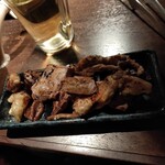 焼肉 カルビランド - 食べずにひたすら焼いてると(^_^;)貯まっていくお肉たち(笑)焼肉屋に行くと焼く方が多い…(笑)