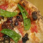 ワインと薪料理の店 piano - シャキシャキのスナップエンドウもナイスアクセント！