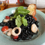 カフェバー ノラリ - エビとルッコラのペペロンチーノ
      （サラダ＆スープセット）