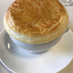 ヴェルデ辻甚 - 茸の軽いクリームスープ　パイ包み焼き