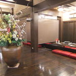 Kurogewagyuudainingu You - ホールの真ん中に毎月季節のお花を
