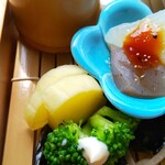 遊の丘 - 沢庵、ブロッコリーマヨネーズ(R2.4.2撮影)