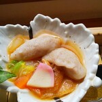 遊の丘 - 蕎麦がきの煮物(蒲鉾、油揚げ、白菜、人参)(R2.4.2撮影)