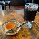 カフェ ド バンフ - セットのプリンとアイスコーヒー