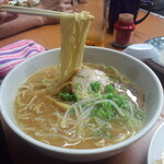 富士さん - ラーメン(箸上げ)