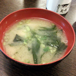 San tomo - 味噌汁も熱々です。