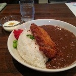 喫茶室モンテビアンカ - カツカレー900円。