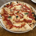 Pizzeria ilfaro - pizzaサラミ