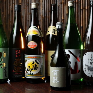 飽きのこないラインナップ。季節の地酒・飲み比べセットもあり