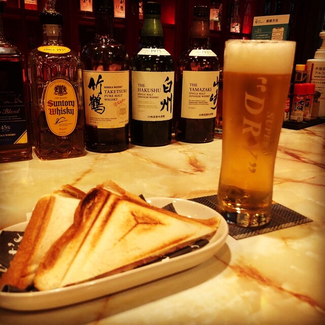 根室では少ないバーらしいバー : Bar Azitoの写真